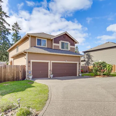 Family-Friendly Home With Patio And Garden In Everett!